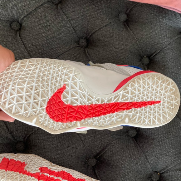 Nike Lebrons - Picture 2 of 7